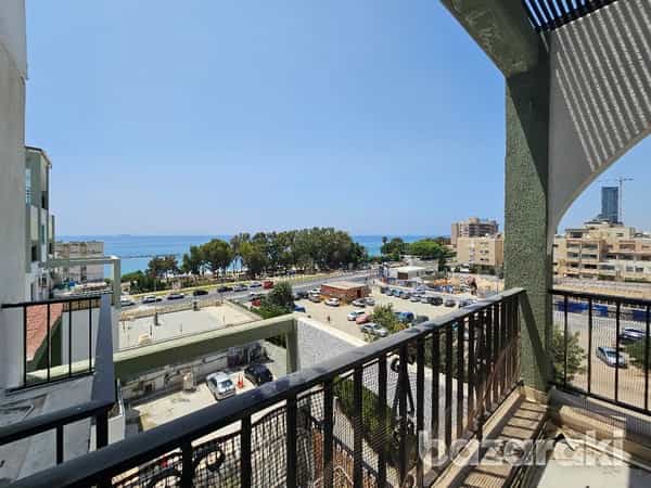 Condominium in Mouttagiaka, Limassol 11982494