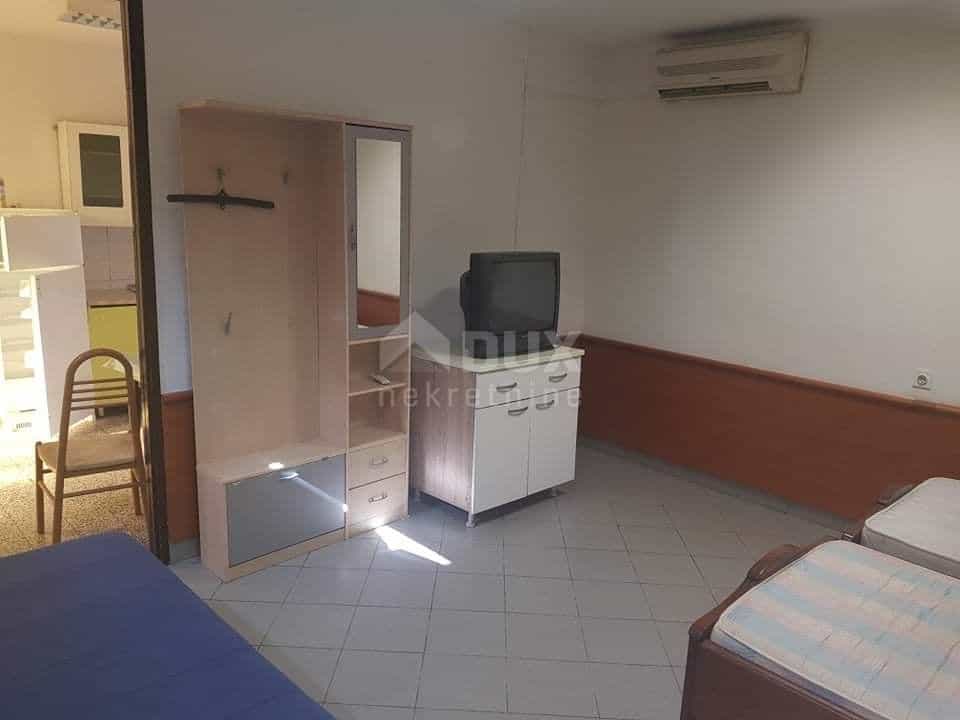 Квартира в Hosti, Приморсько-Горанська жупанія 11983964