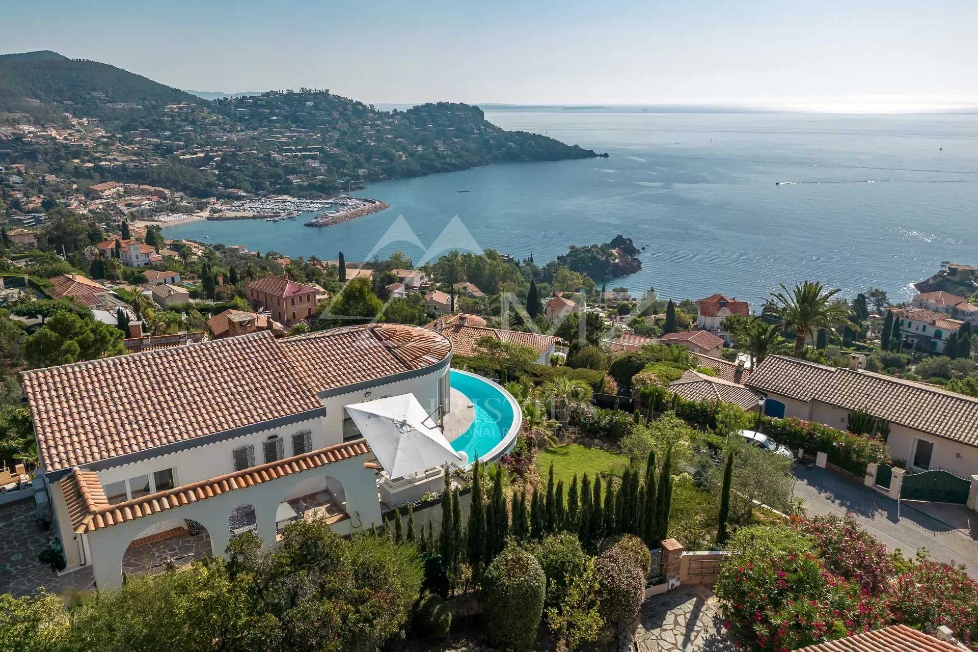 Rumah di Le Trayas, Provence-Alpes-Cote d'Azur 11984439