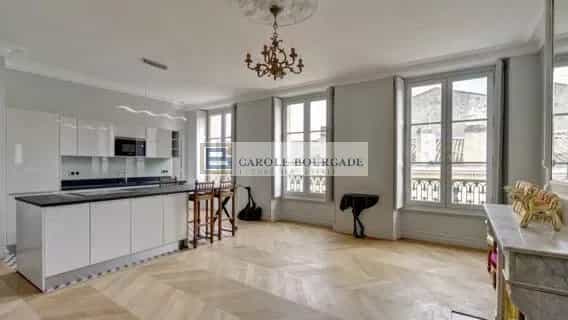 Condominium in Bordeaux, Nouvelle-Aquitaine 11984442