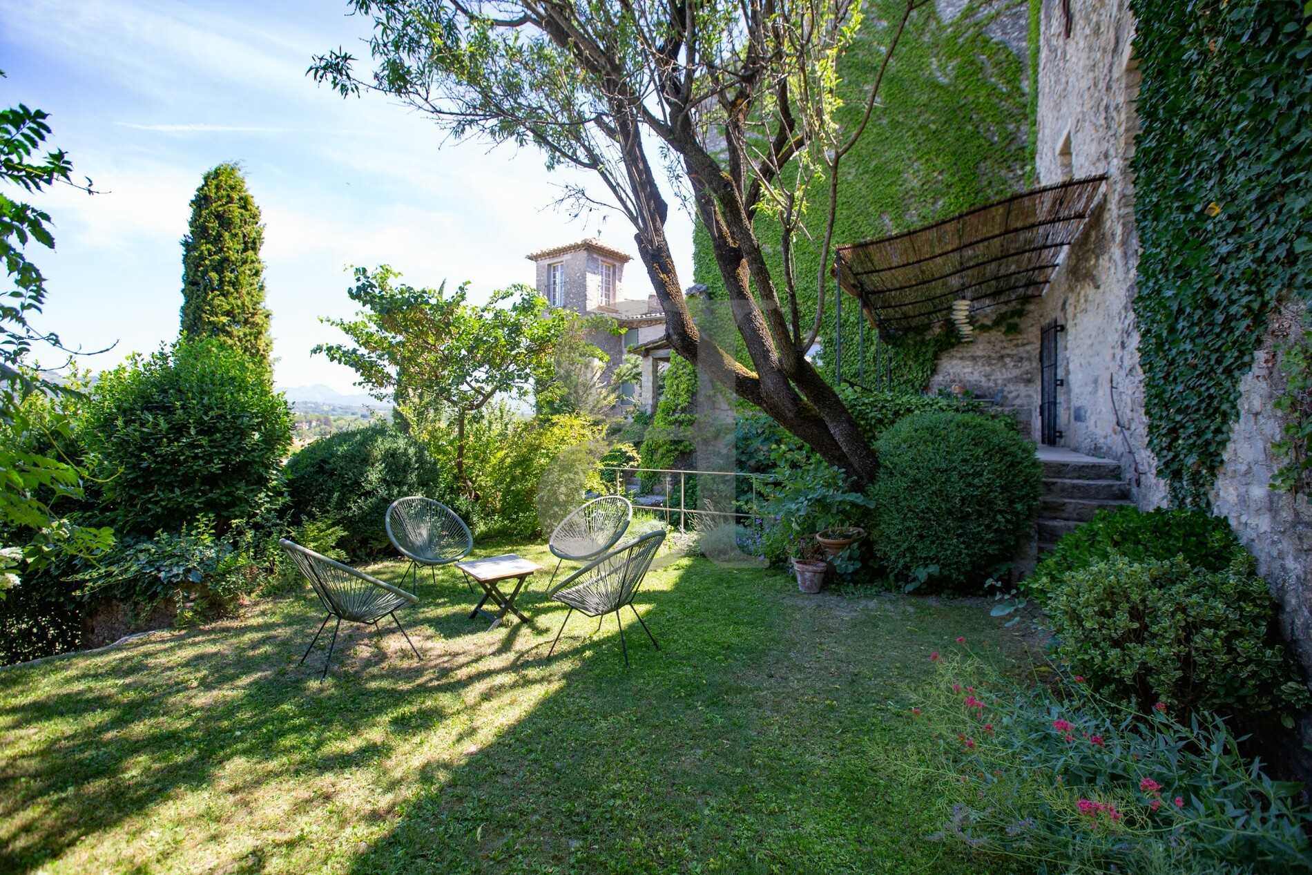 House in Vaison-la-Romaine, Provence-Alpes-Cote d'Azur 11984695