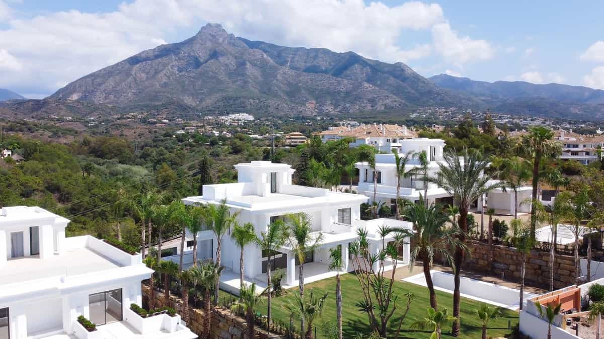 House in Marbella, Andalusia 11985547