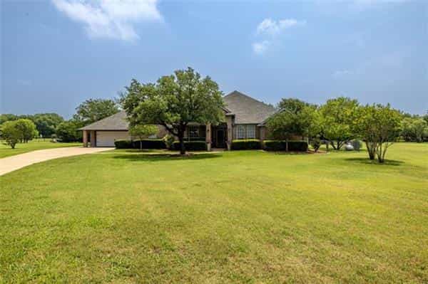 House in Rendon, Texas 11987329