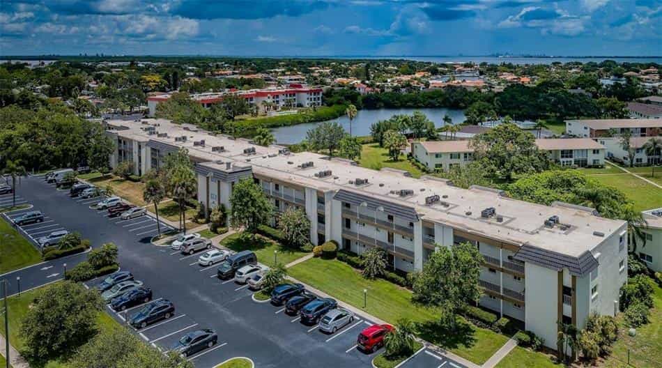 Condominium in St. Petersburg, Florida 11987413