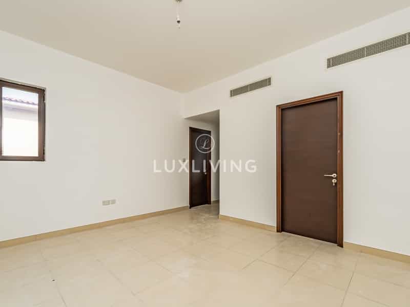 Residential in Dubai, Dubai 11987636