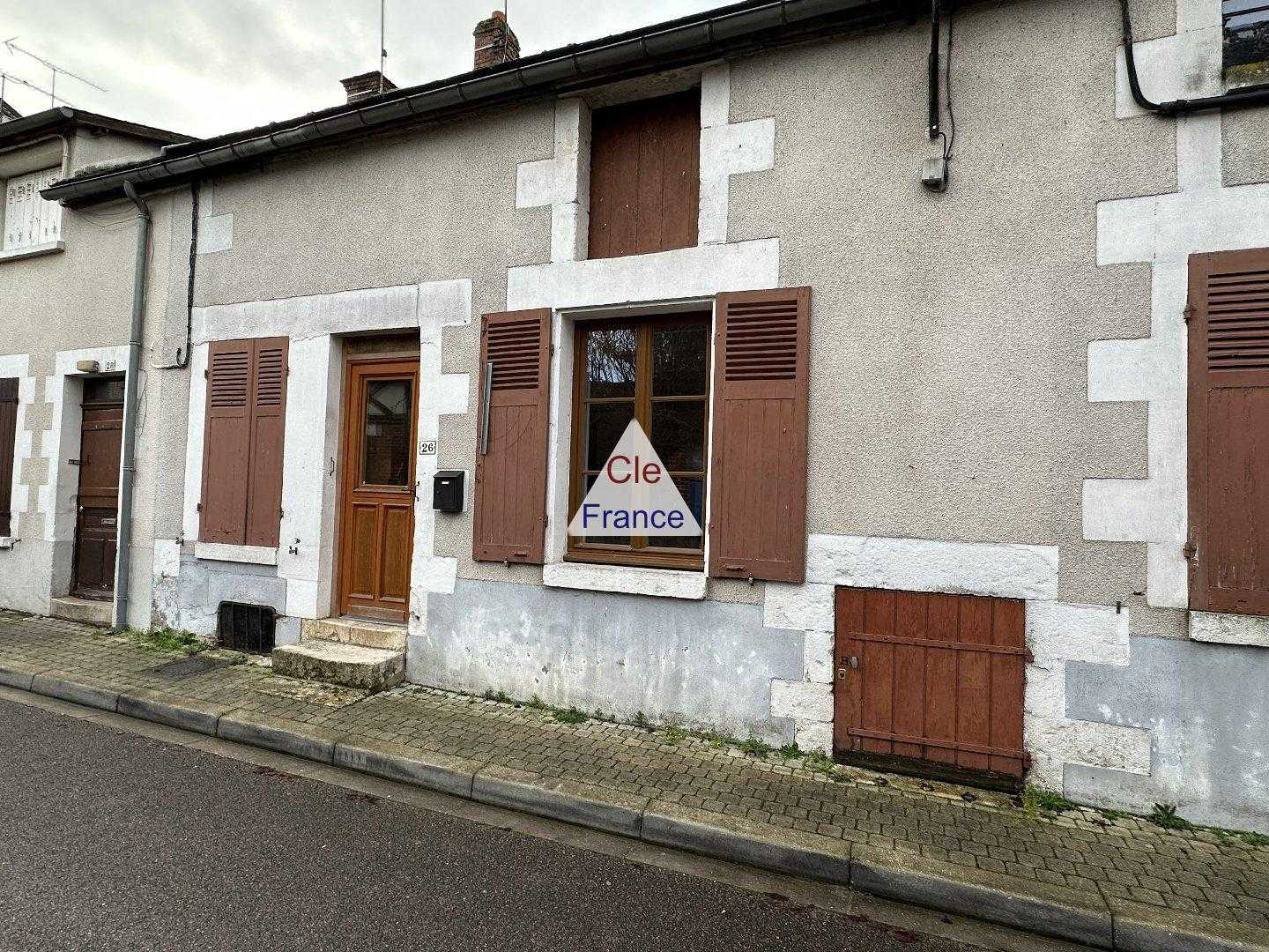 rumah dalam Bleneau, Bourgogne-Franche-Comte 11988702