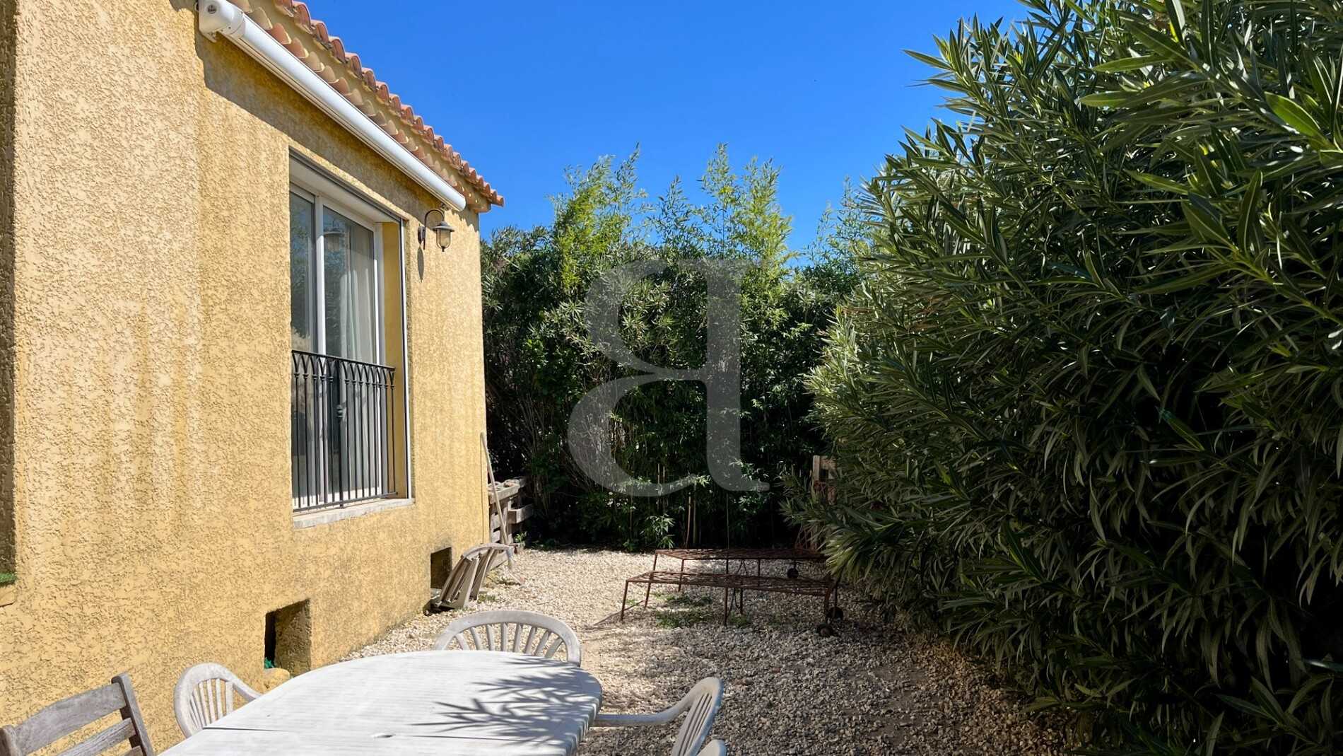 House in Vaison-la-Romaine, Provence-Alpes-Cote d'Azur 11988922
