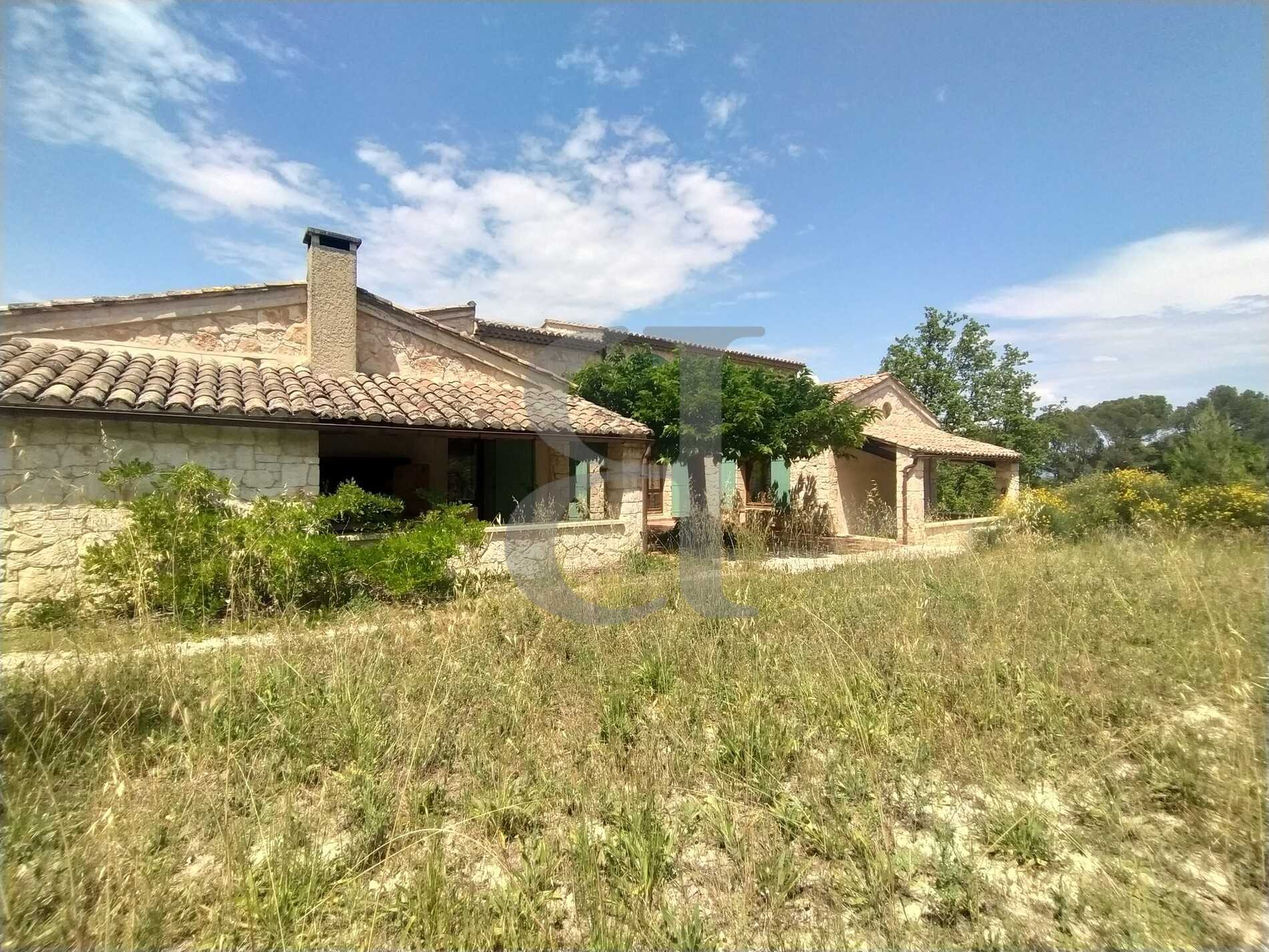 House in L'Isle-sur-la-Sorgue, Provence-Alpes-Cote d'Azur 11988929