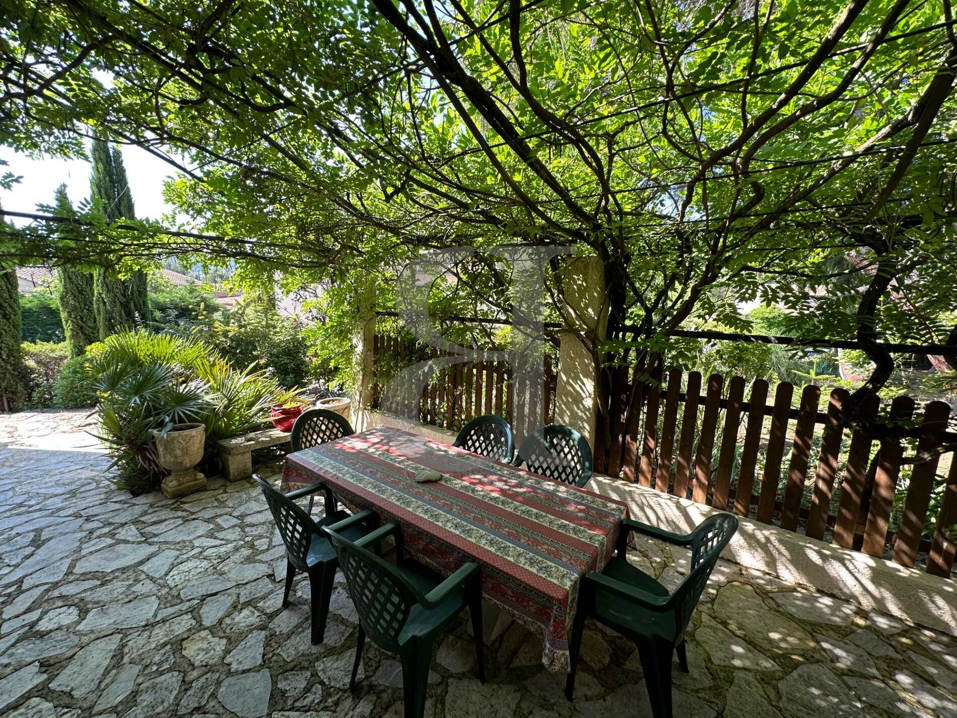 Huis in Vaison-la-Romaine, Provence-Alpes-Côte d'Azur 11988940