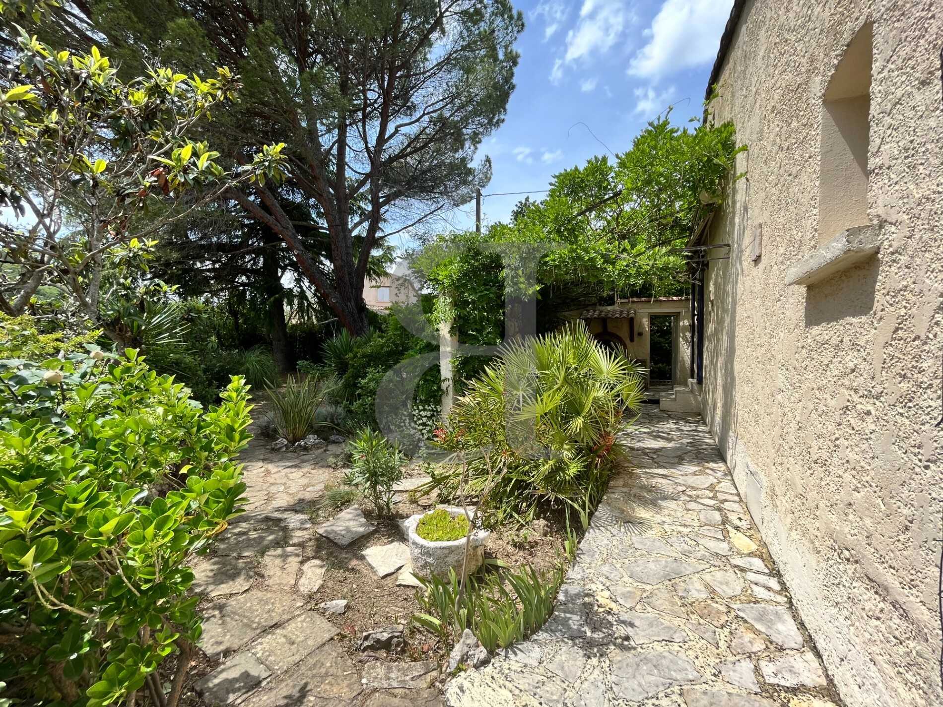 Casa nel Vaison-la-Romaine, Provence-Alpes-Côte d'Azur 11988940