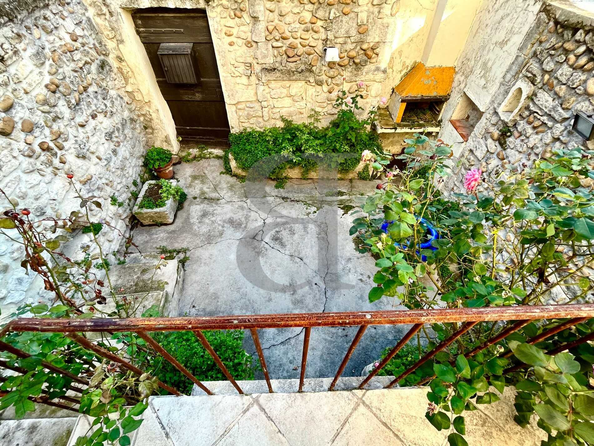 Talo sisään Saint-Remy-de-Provence, Provence-Alpes-Cote d'Azur 11989002
