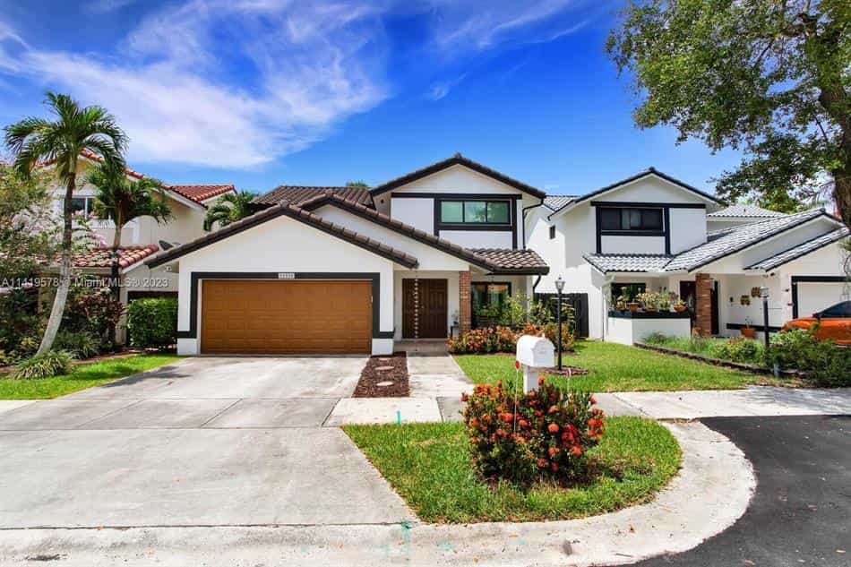 Condominium in Kendale Lakes, Florida 11990070
