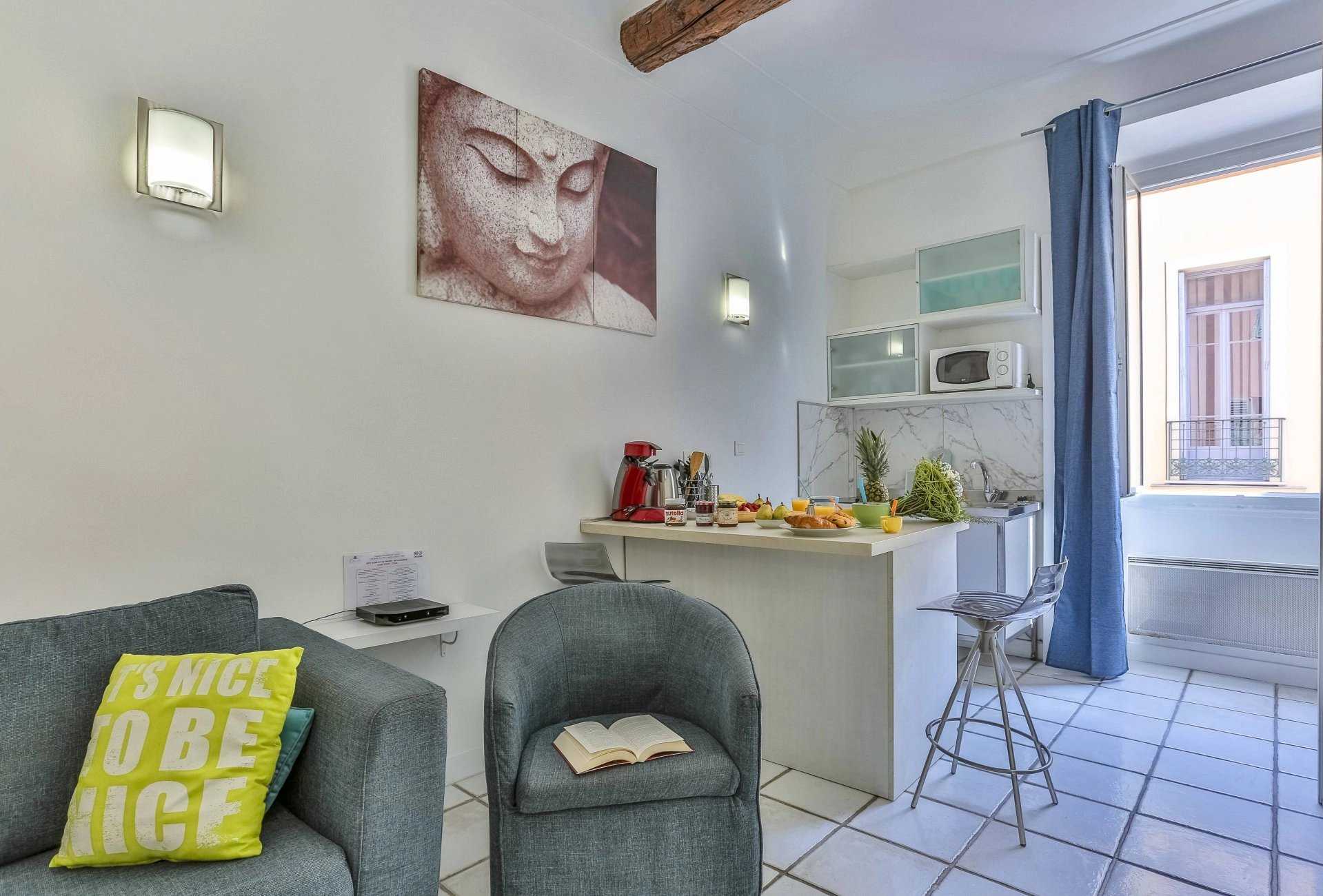 Condominium in Nice, Provence-Alpes-Cote d'Azur 11990121