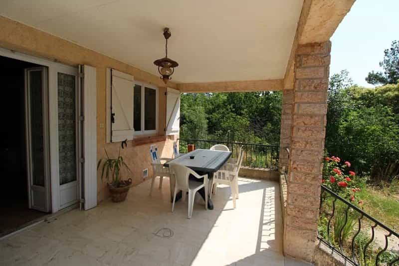 Hus i Neoules, Provence-Alpes-Cote d'Azur 11990143
