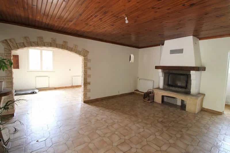 House in Neoules, Provence-Alpes-Cote d'Azur 11990143