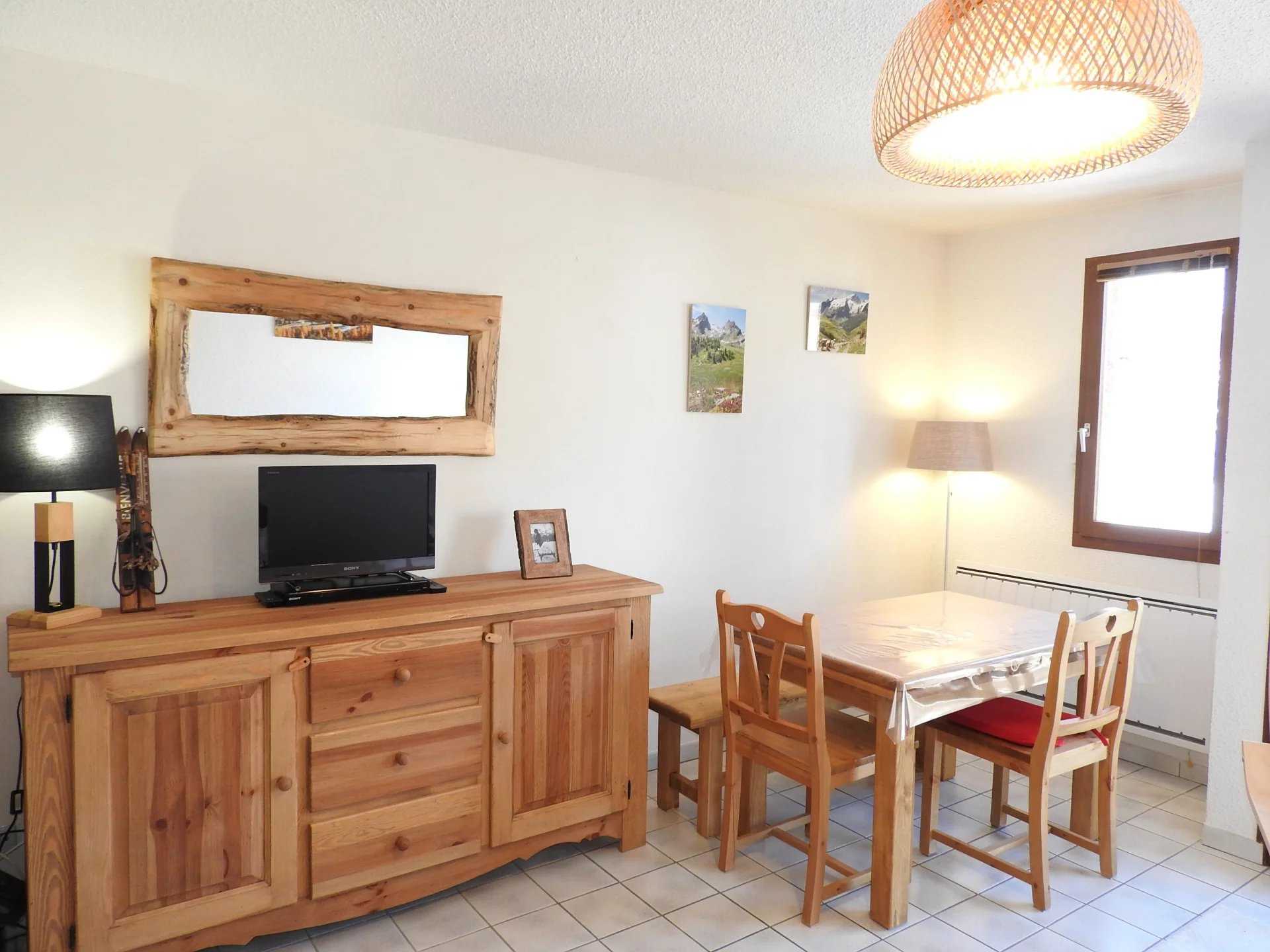 Condominium in Briancon, Provence-Alpes-Cote d'Azur 11990187