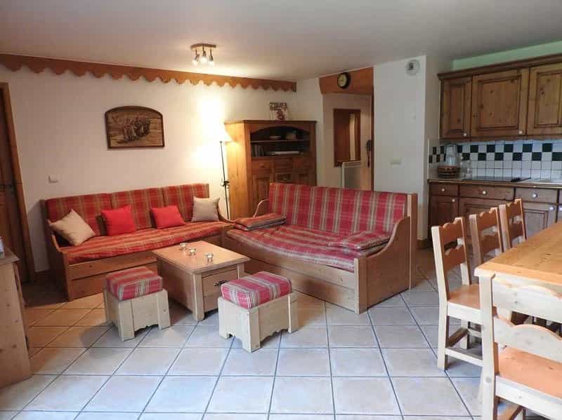Condominium in Saint-Chaffrey, Provence-Alpes-Cote d'Azur 11990190
