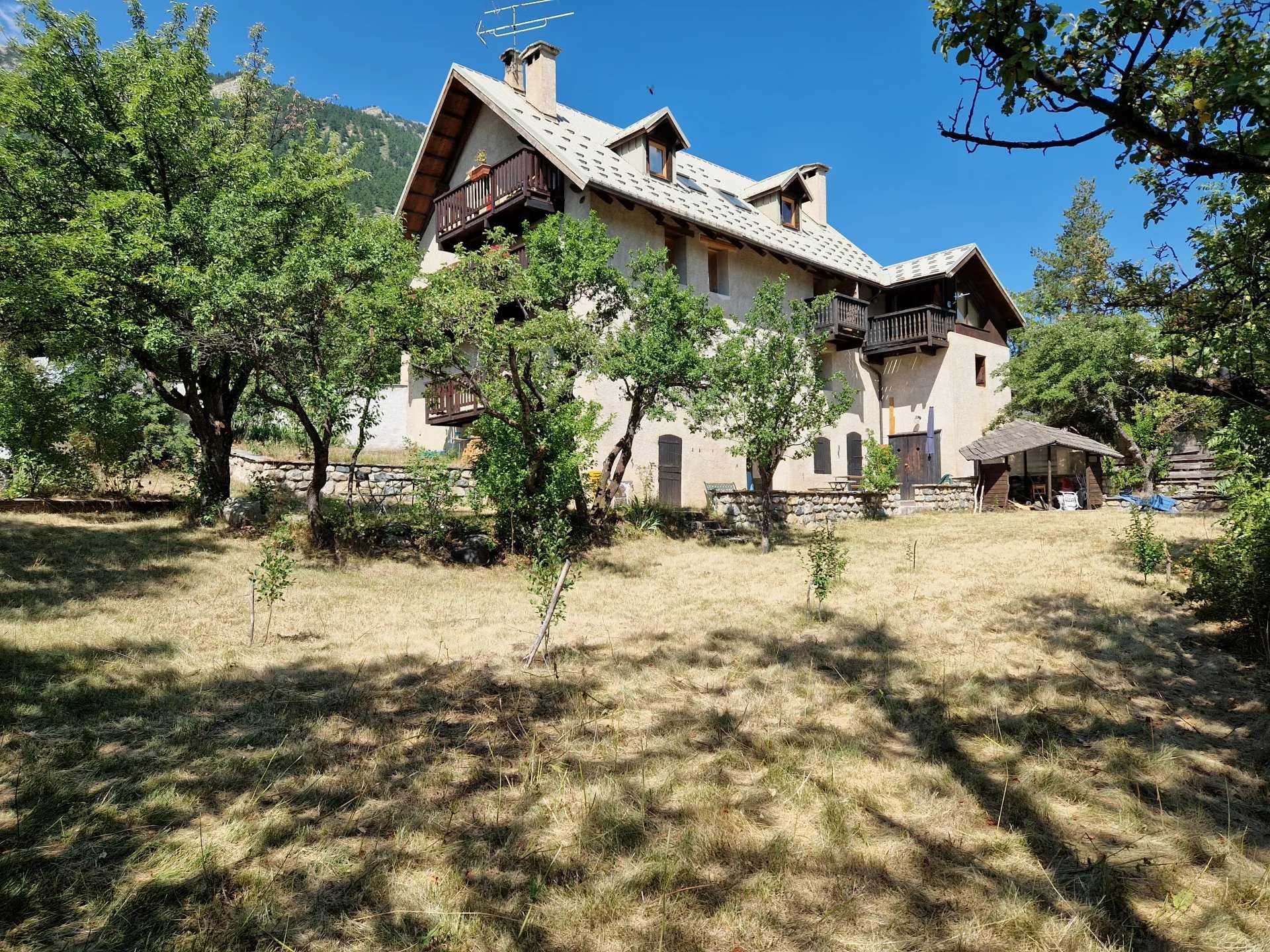 жилой дом в La Salle-les-Alpes, Hautes-Alpes 11990197