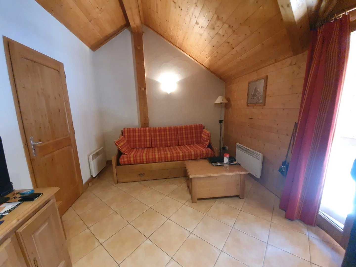 Condominium in La Motte-Servolex, Auvergne-Rhône-Alpes 11990203