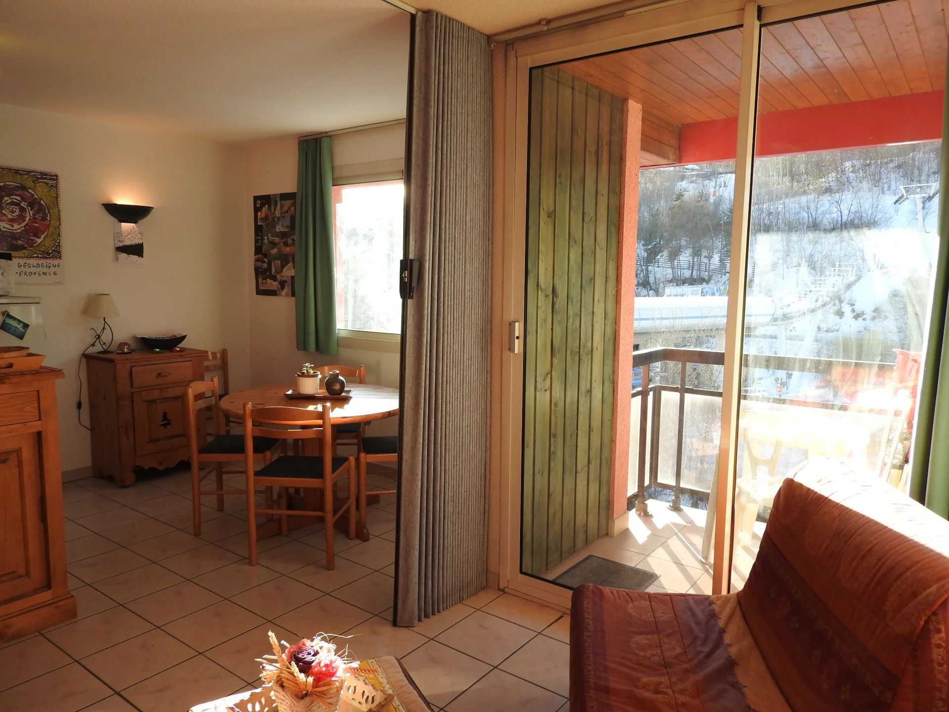 Condominium in Briancon, Provence-Alpes-Cote d'Azur 11990246