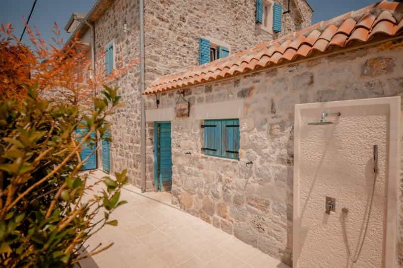 House in Tivat, Tivat Municipality 11991054