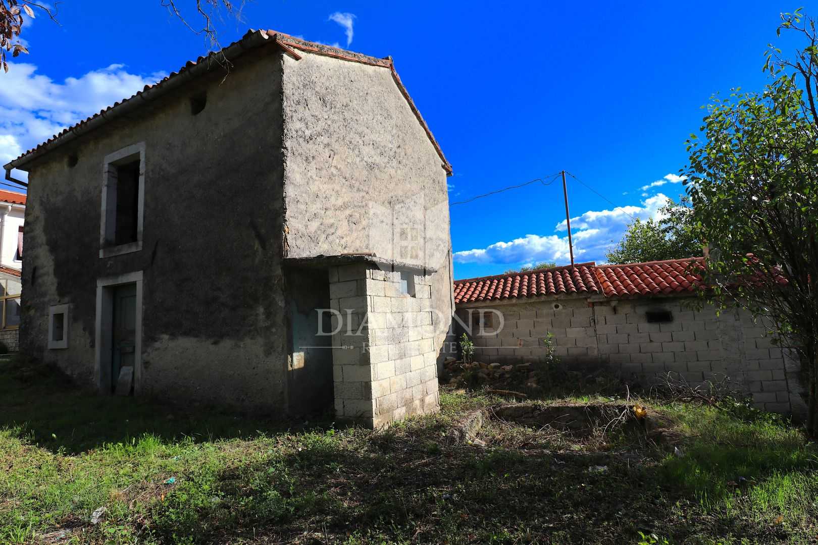 房子 在 Zatka Čepić, Istarska županija 11991520