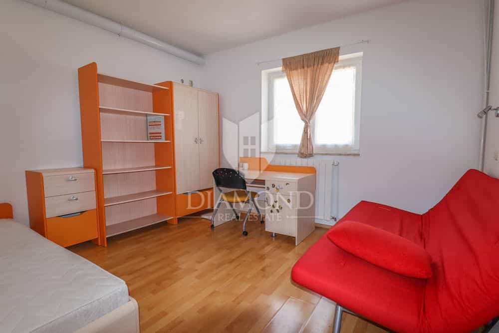 Condominium in Pula, Istarska županija 11991527