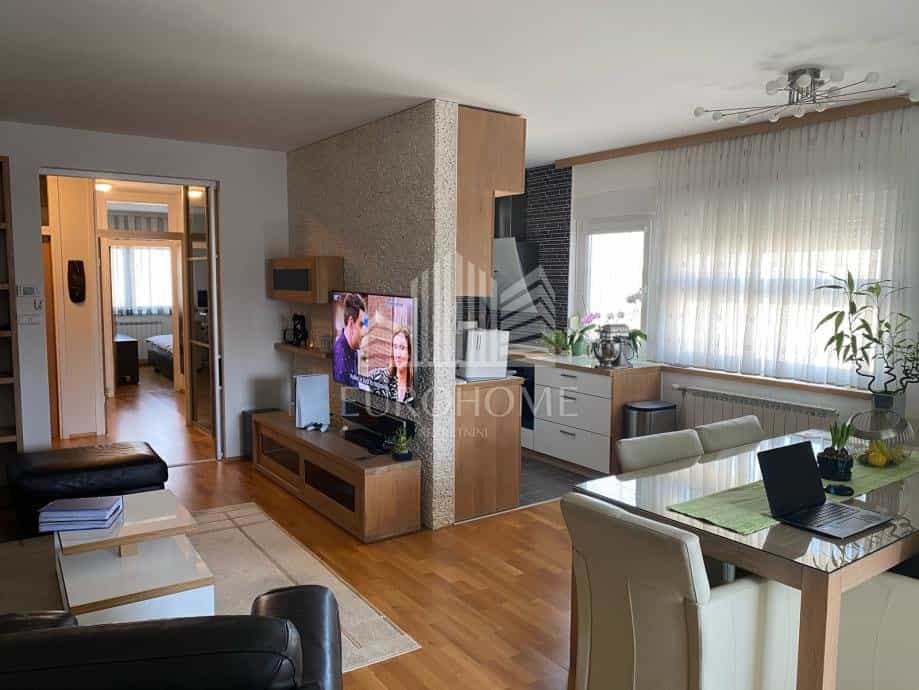 Condominium dans Jelkovec, Zagreb, Grad 11993285