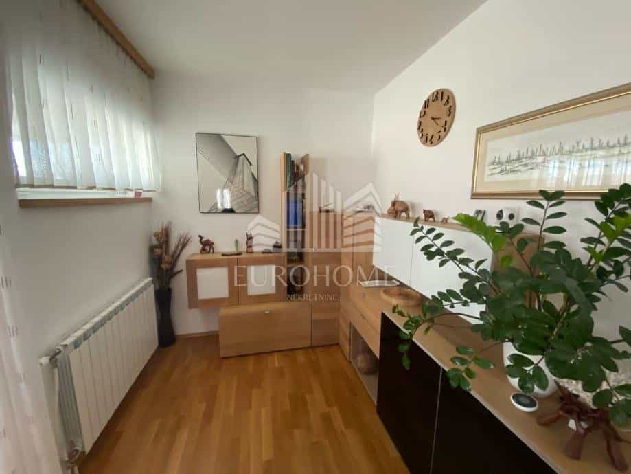 公寓 在 Jelkovec, Zagreb, Grad 11993285