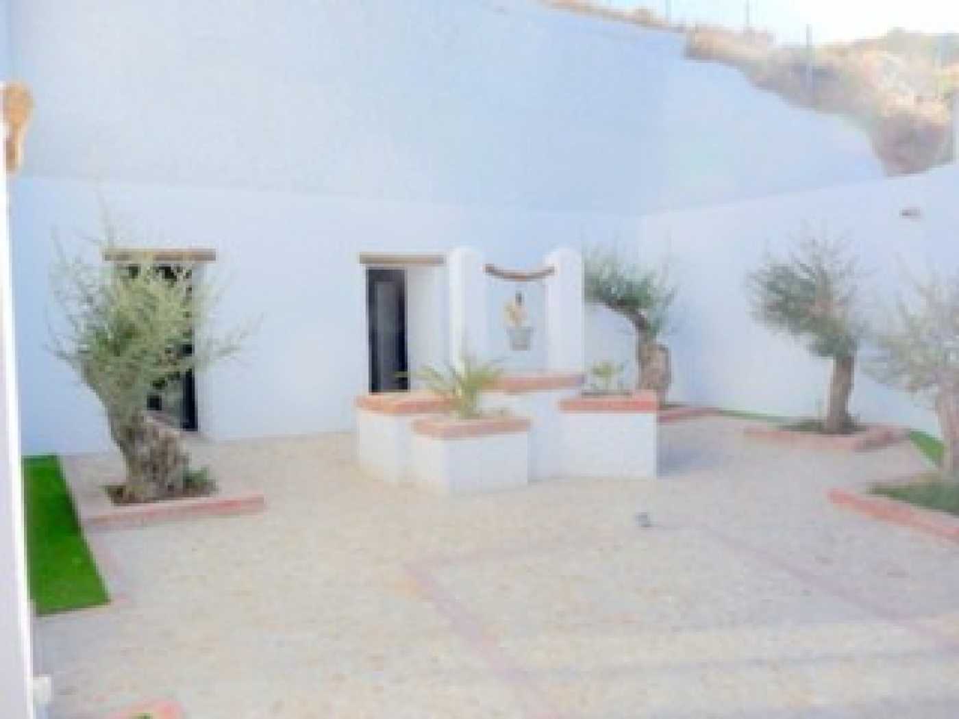 Будинок в Кортес де База, Андалусія 11995924