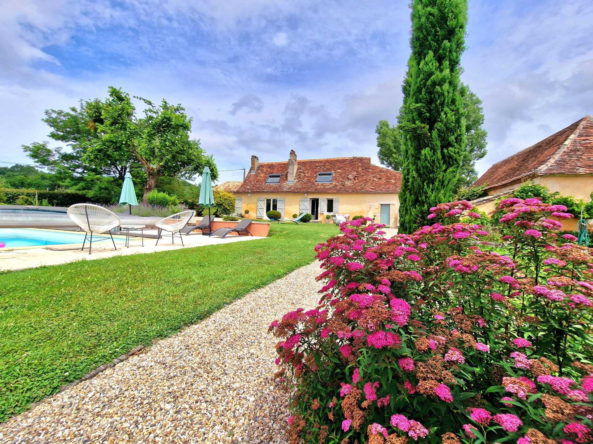 House in Mouleydier, Nouvelle-Aquitaine 11996385
