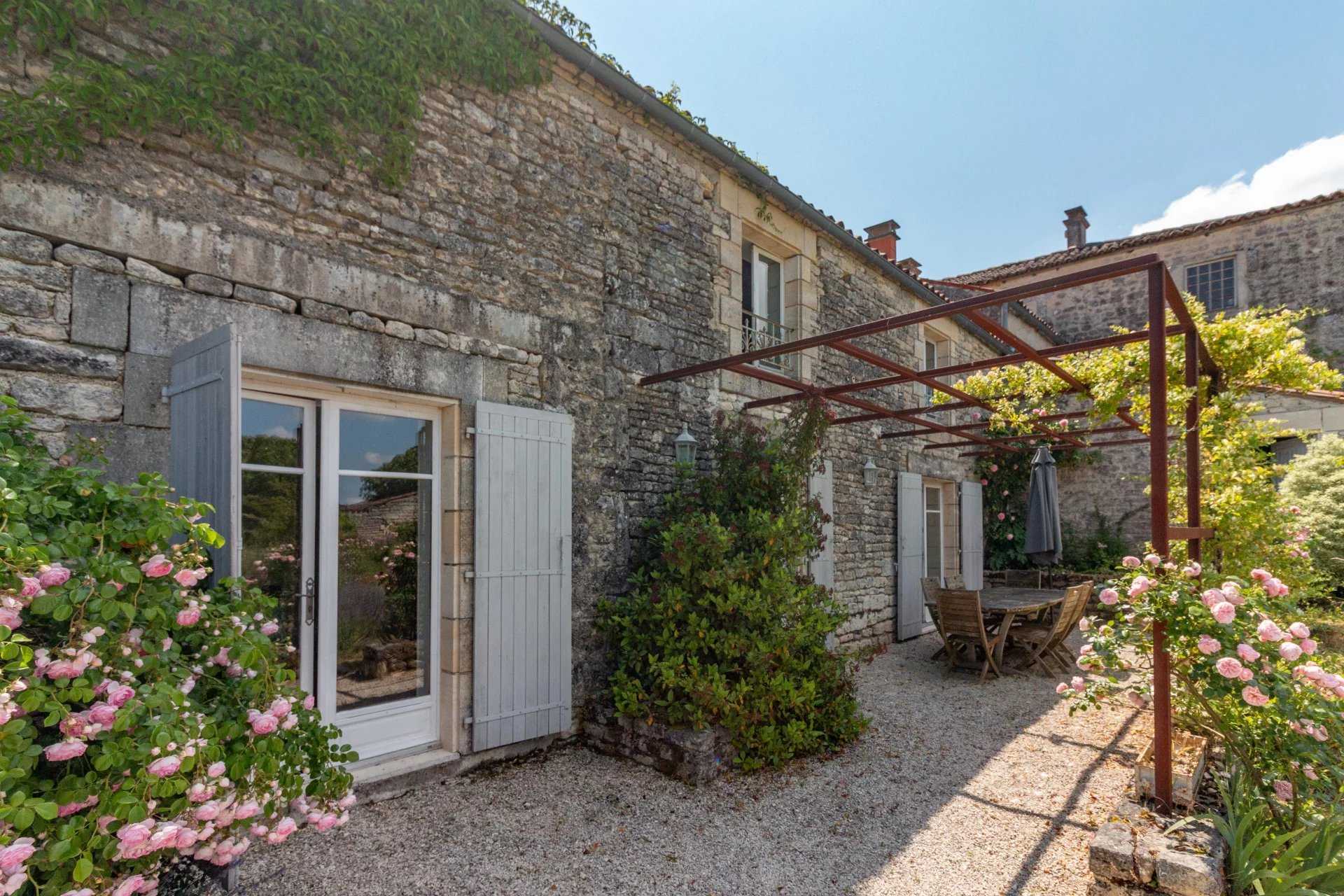 Haus im Saint-Cybardeaux, Nouvelle-Aquitaine 11996390
