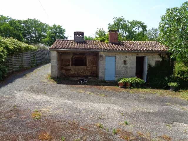 Huis in Verteuil-sur-Charente, Nouvelle-Aquitaine 11996397
