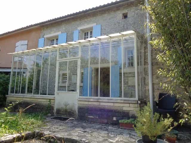 Huis in Verteuil-sur-Charente, Nouvelle-Aquitaine 11996397