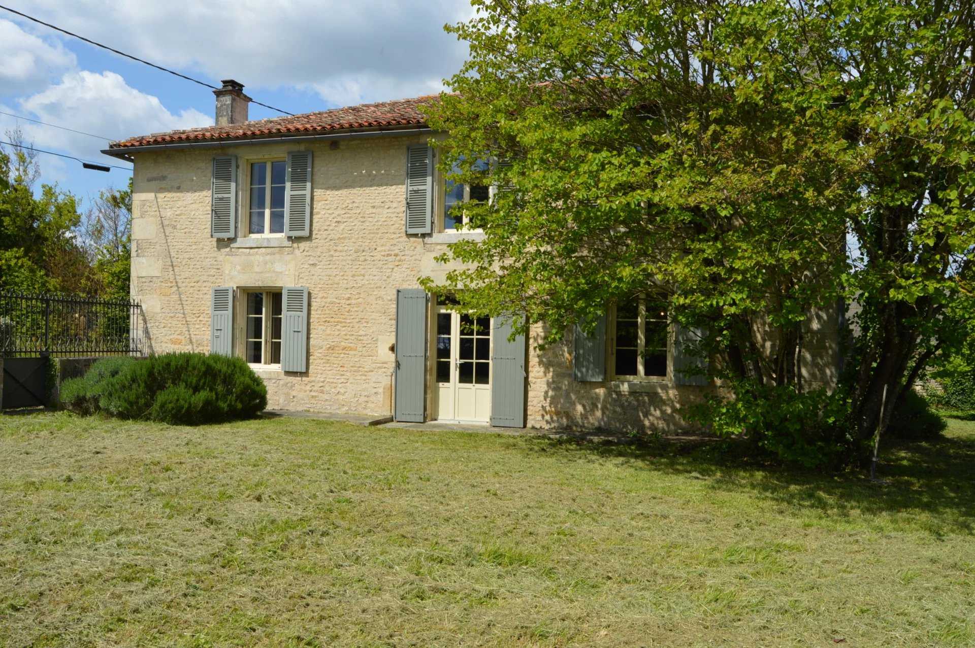 House in Theil-Rabier, Nouvelle-Aquitaine 11996402