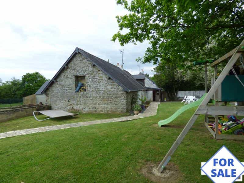 Talo sisään Javron-les-Chapelles, Pays de la Loire 11996465