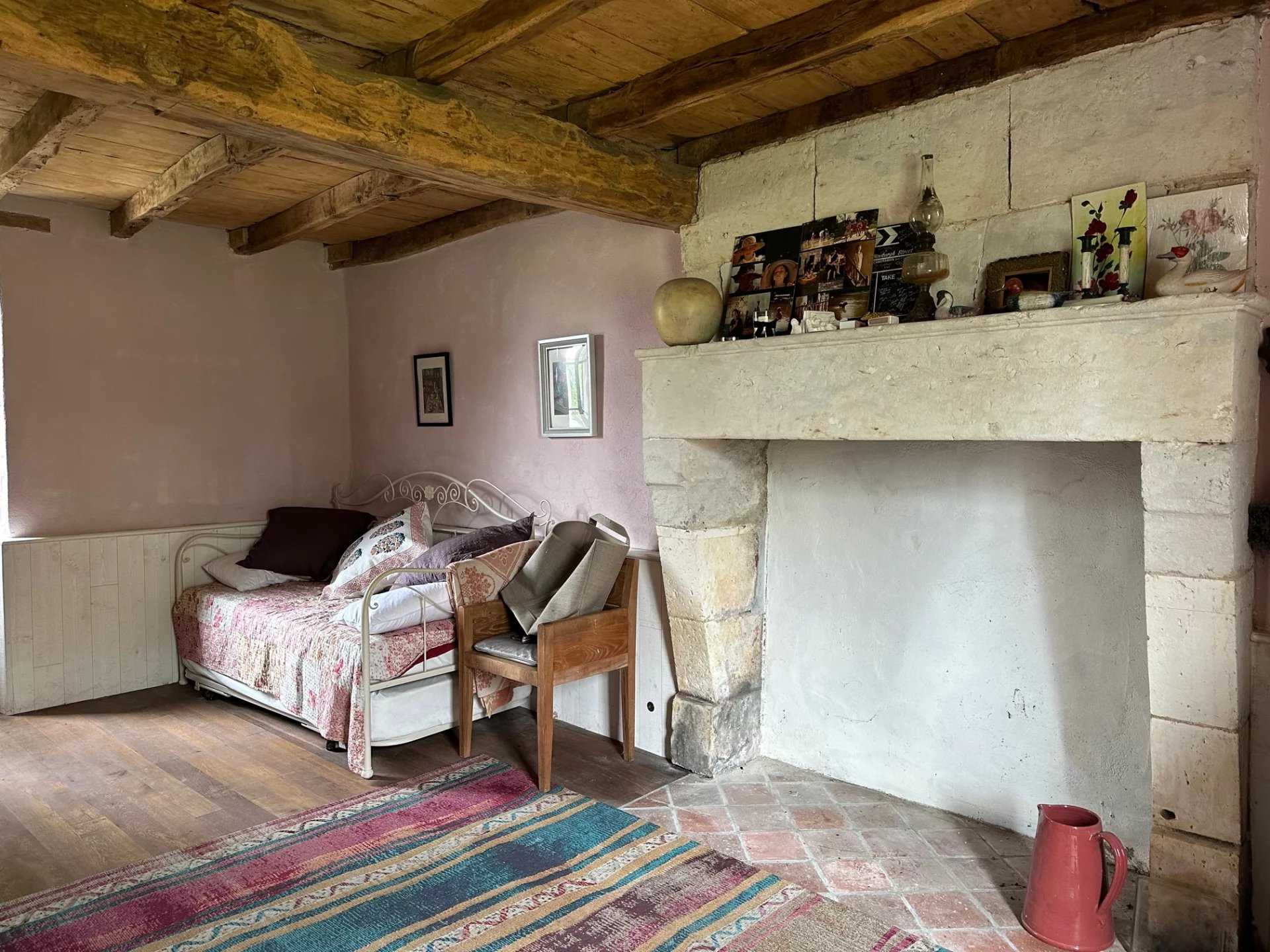 بيت في Aubeterre-sur-Dronne, Nouvelle-Aquitaine 11996532