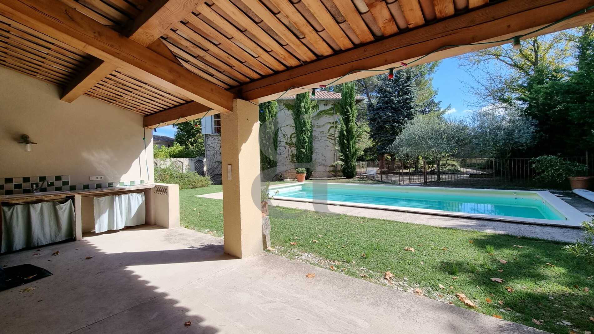 Talo sisään Mazan, Provence-Alpes-Cote d'Azur 11996551