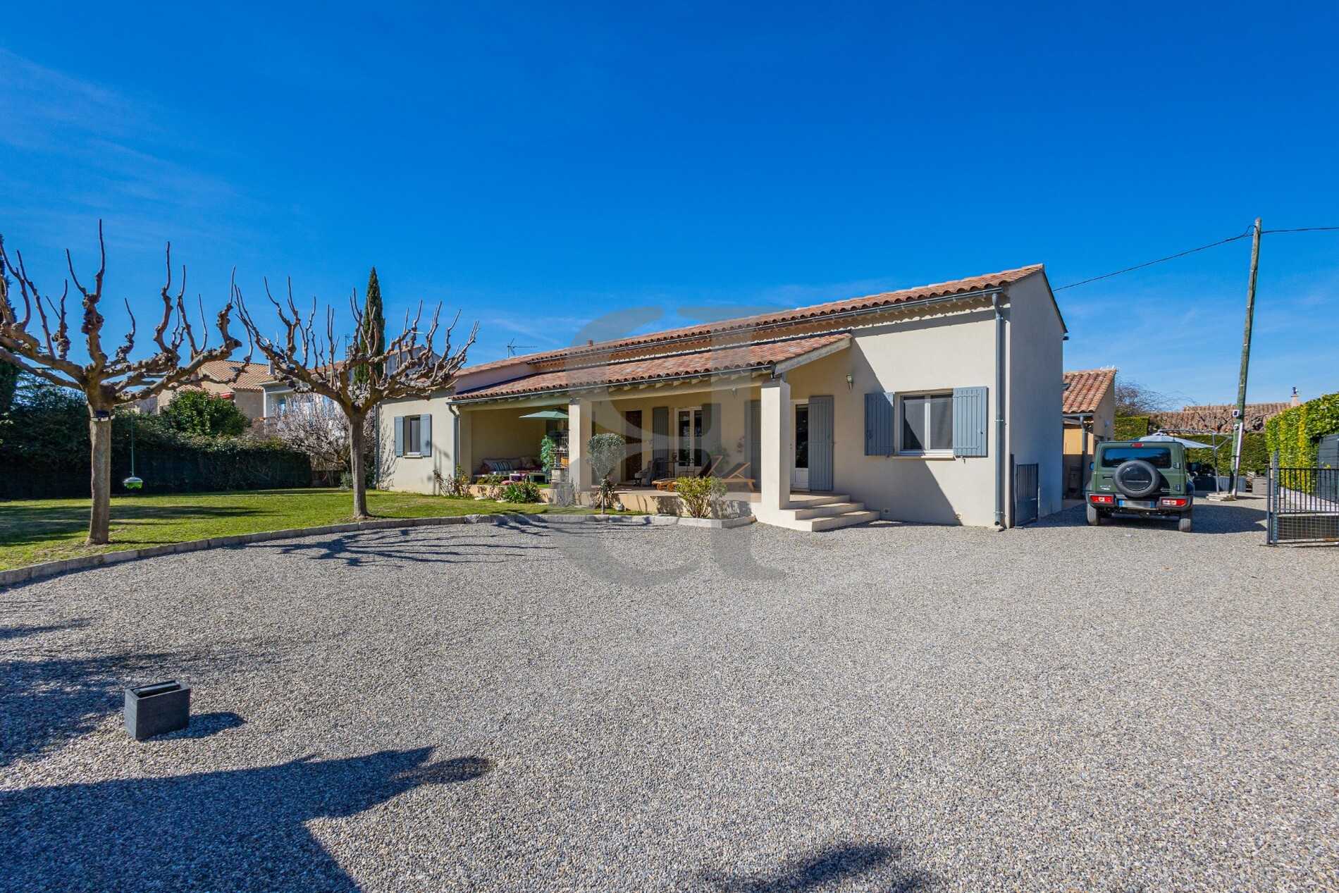 Casa nel L'Isle-sur-la-Sorgue, Provenza-Alpi-Costa Azzurra 11996555