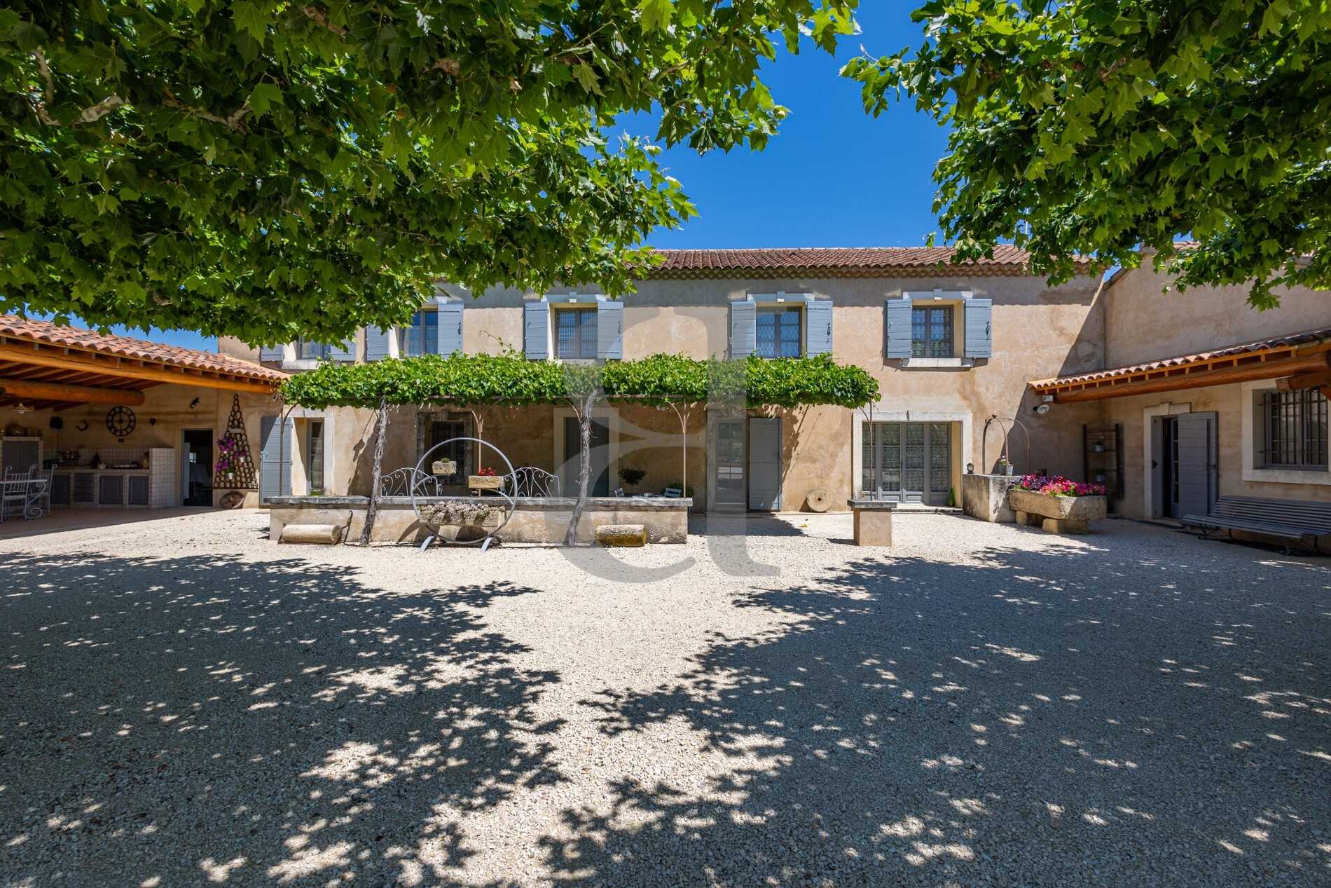 Casa nel L'Isle-sur-la-Sorgue, Provenza-Alpi-Costa Azzurra 11996585