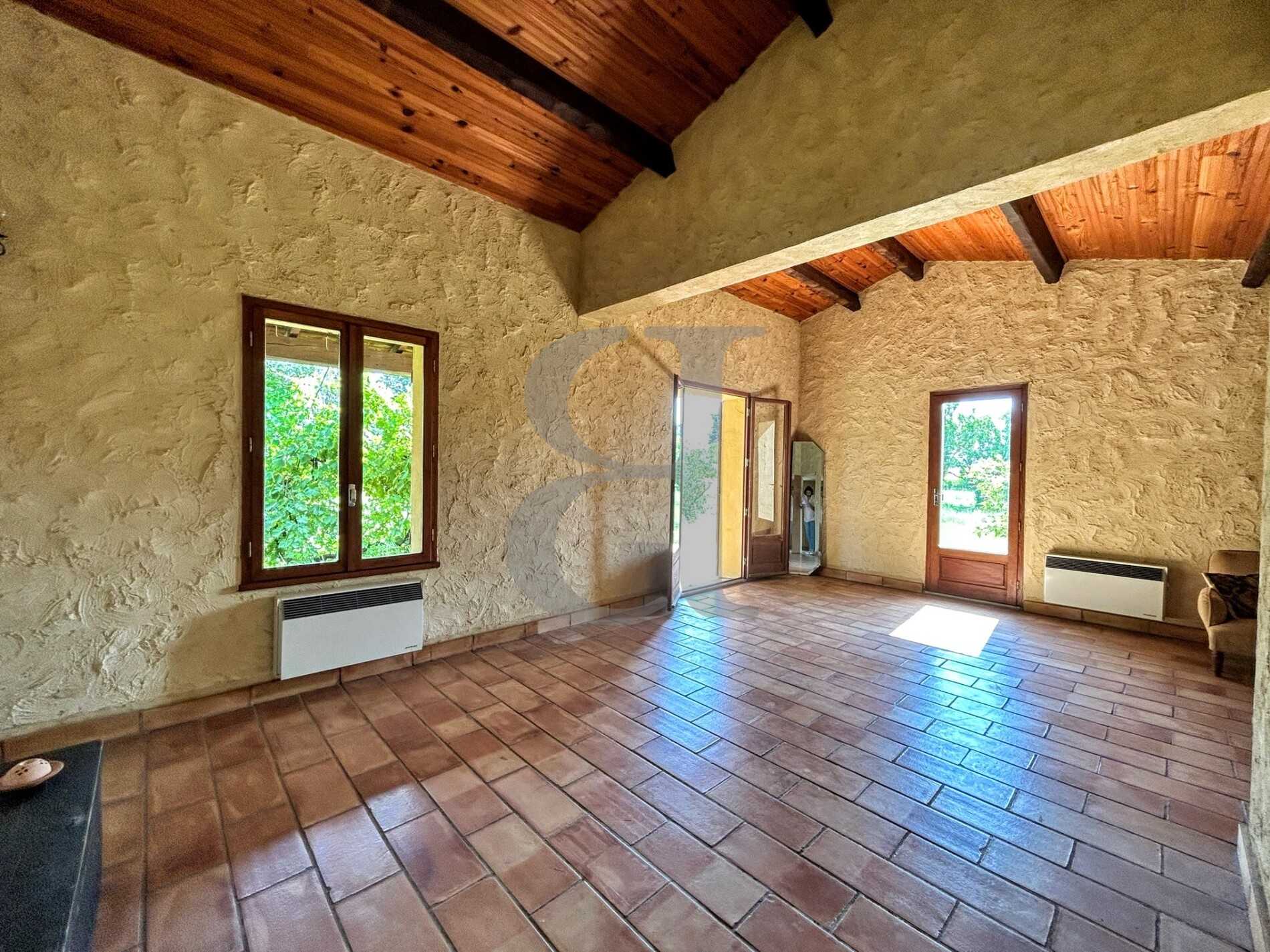 casa no L'Isle-sur-la-Sorgue, Provence-Alpes-Côte d'Azur 11996588