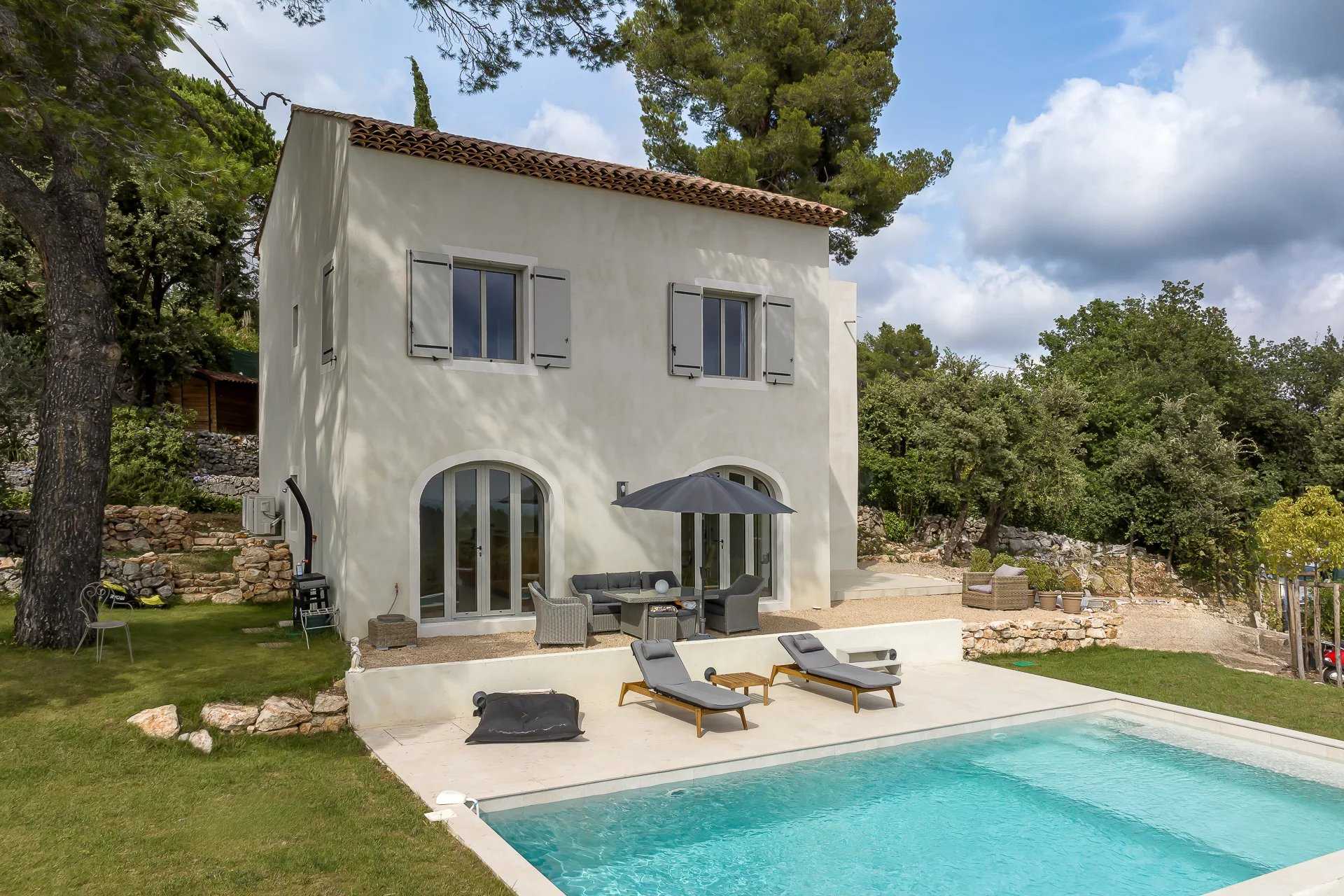 Huis in Tourrettes-sur-Loup, Provence-Alpes-Côte d'Azur 11996937