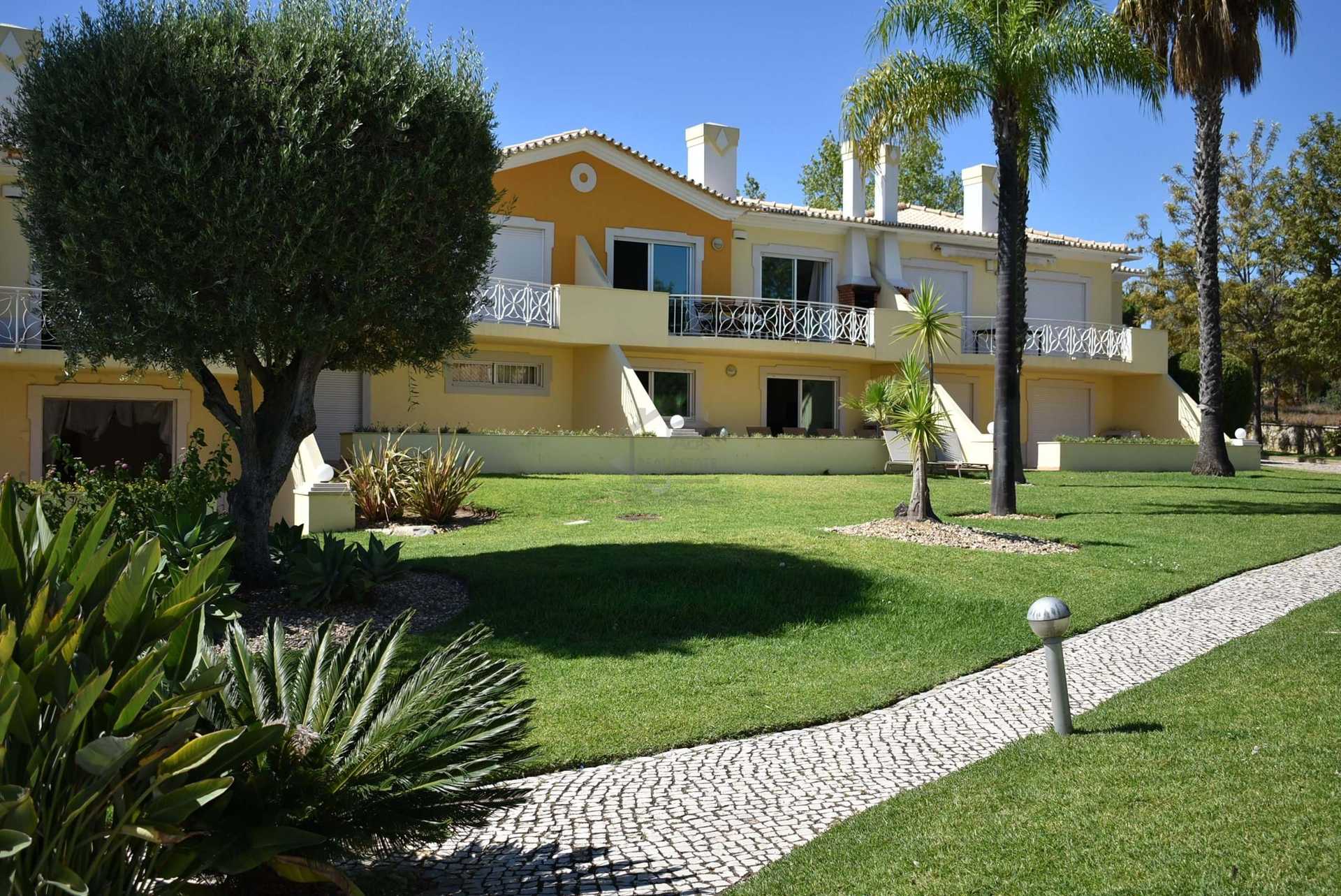 Condominium in Quarteira, Faro 11997130