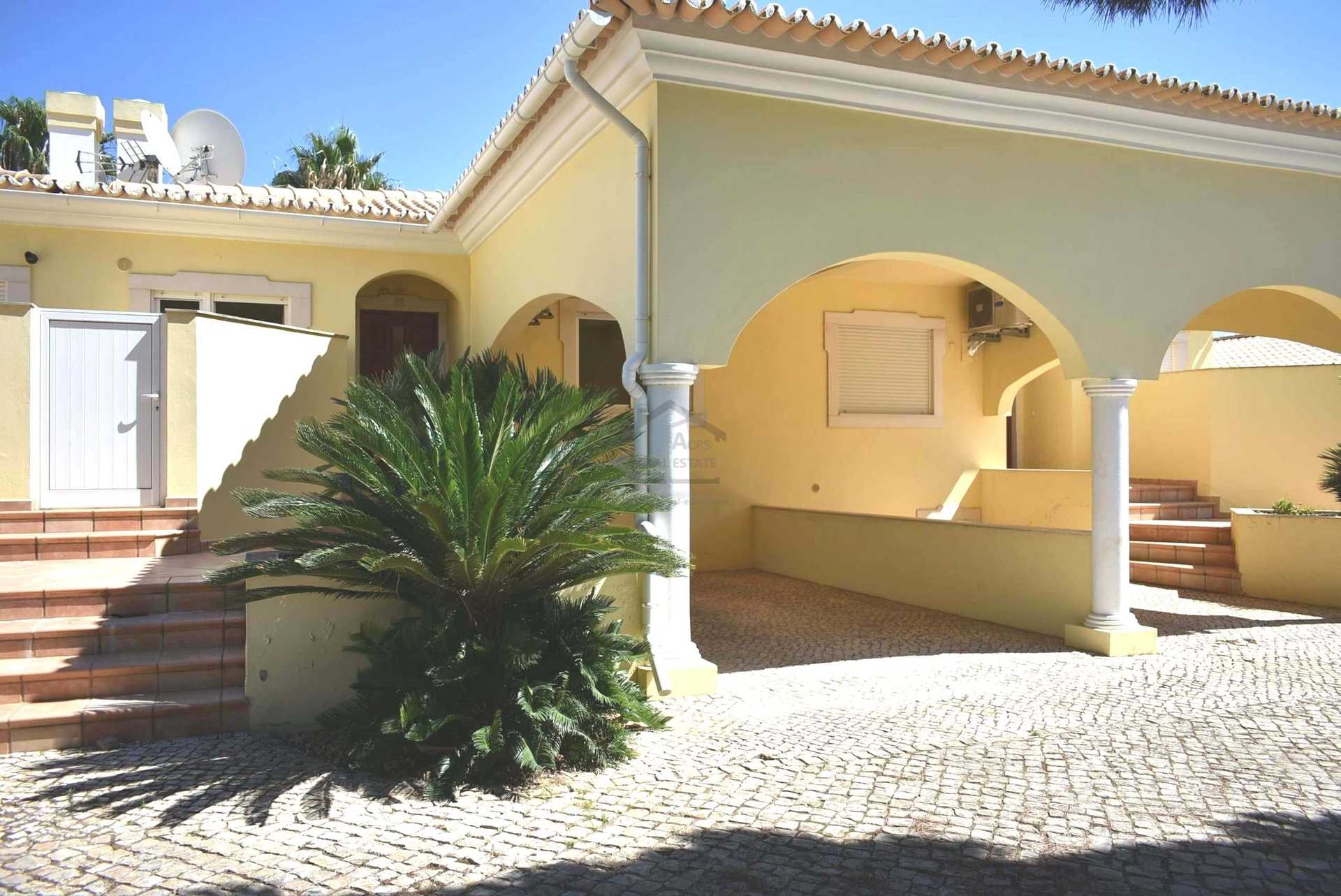 Eigentumswohnung im Quarteira, Faro 11997130