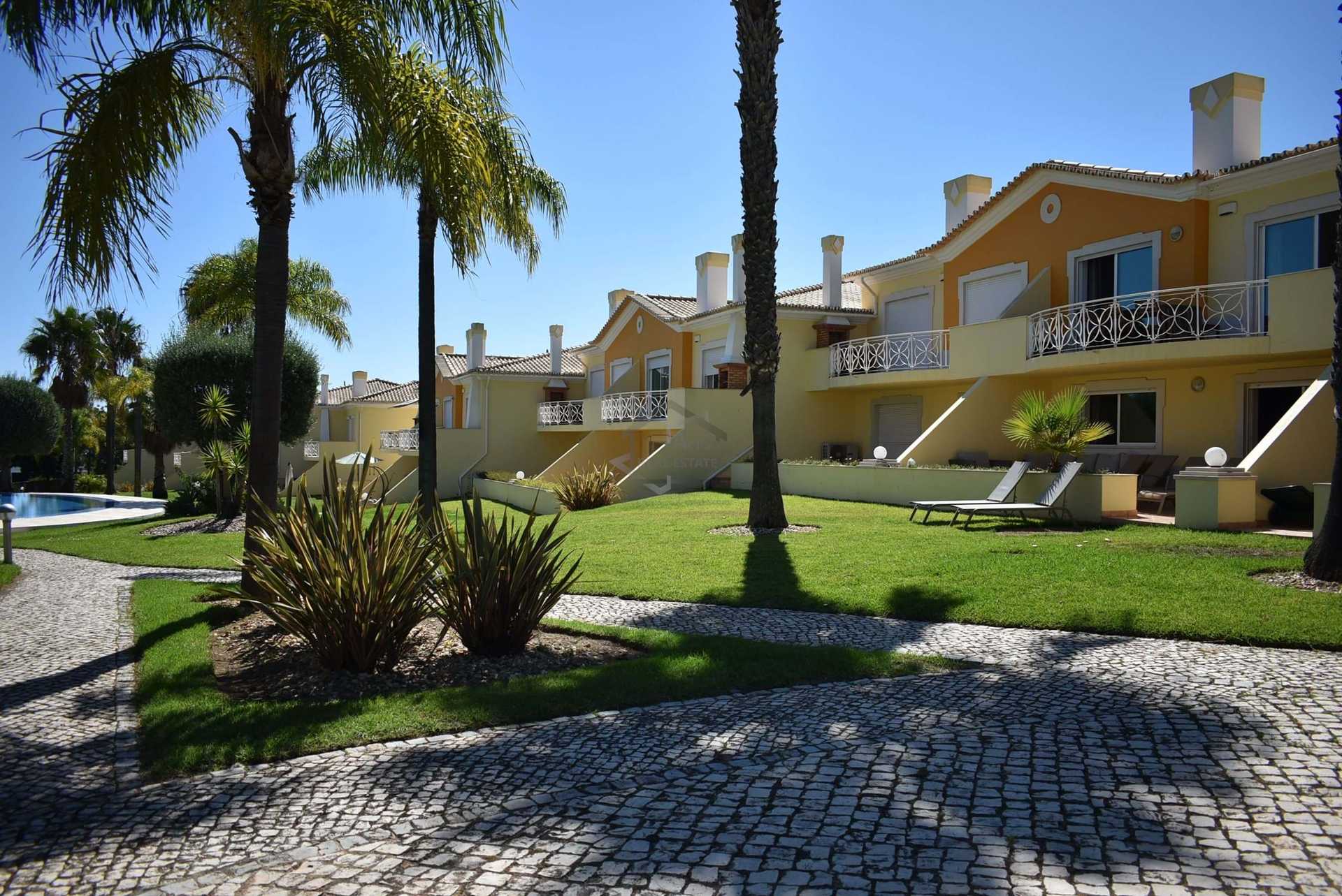 Condominium in Quarteira, Faro 11997130
