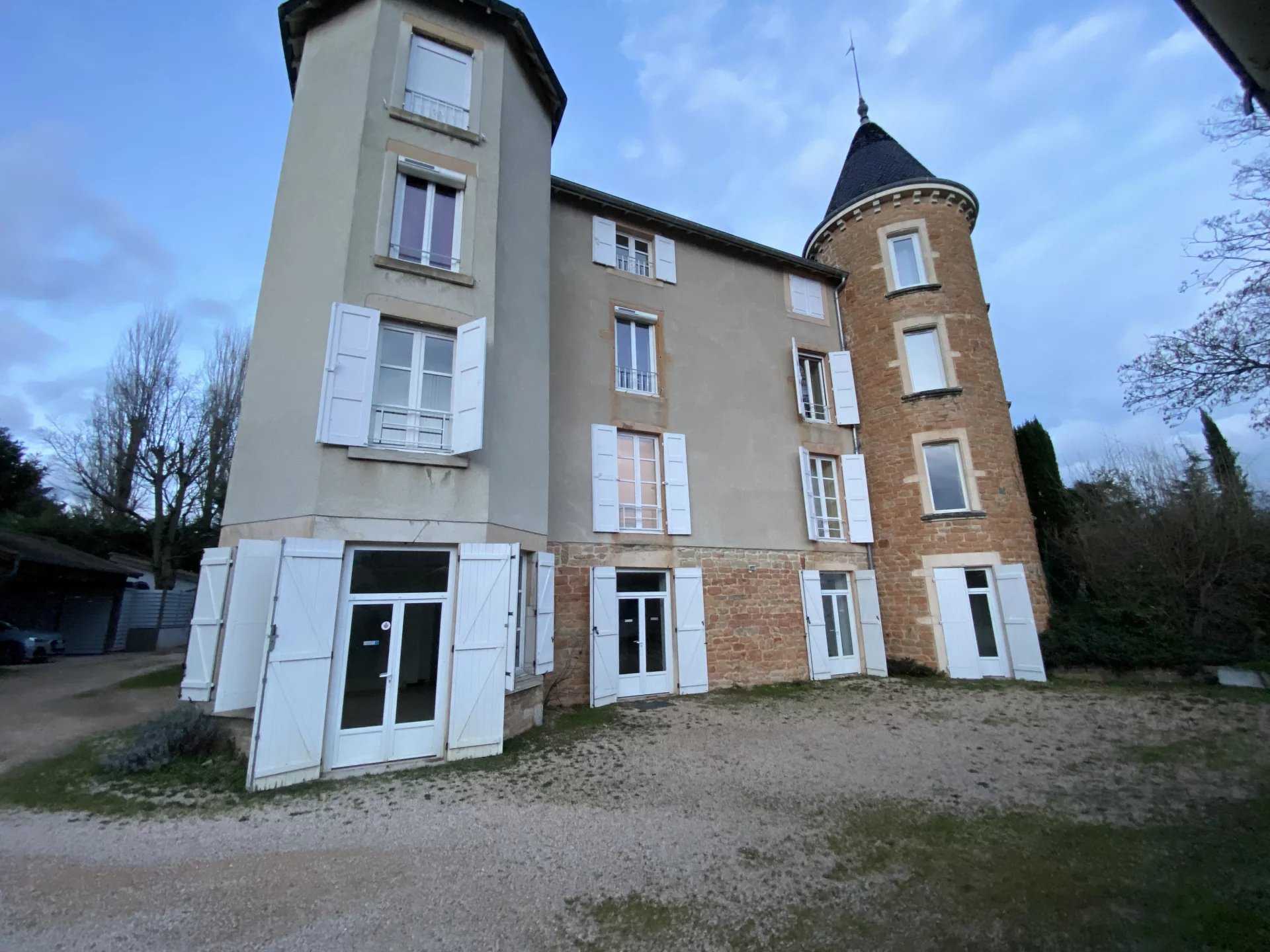 σπίτι σε Macon, Bourgogne-Franche-Comte 11997684