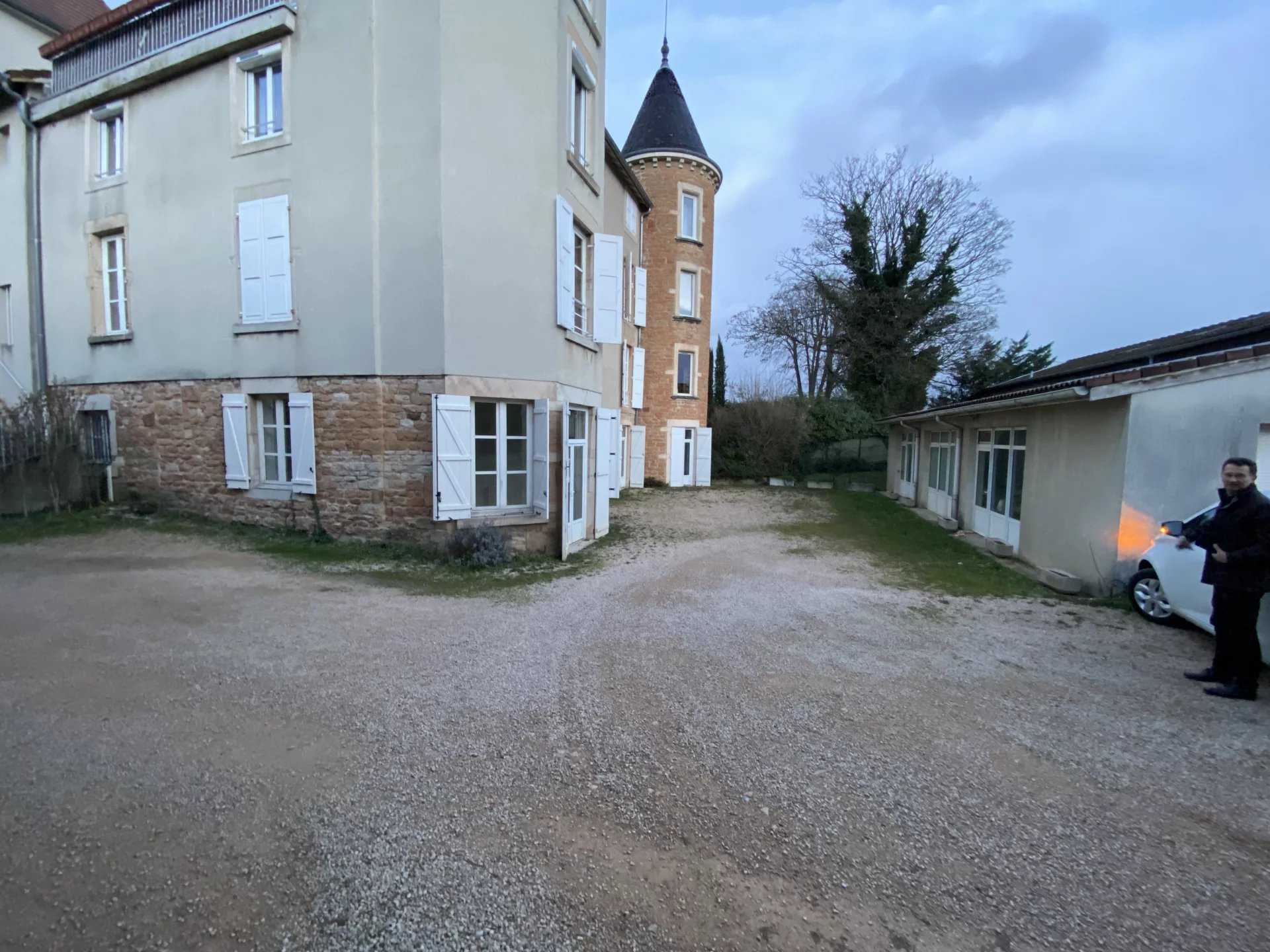 房子 在 Macon, Bourgogne-Franche-Comte 11997684