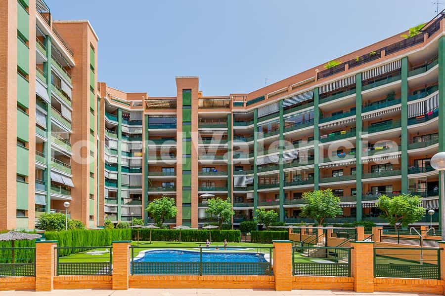 Condominium in Paterna, Valencia 11998180