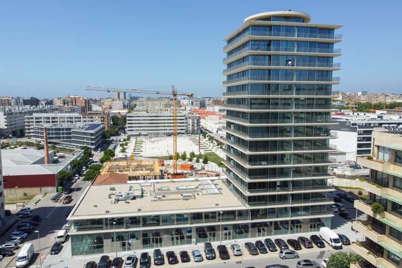 Condominium in Matosinhos, Porto District 11998221