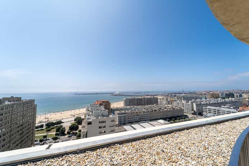 Condominium in Matosinhos, Porto 11998221